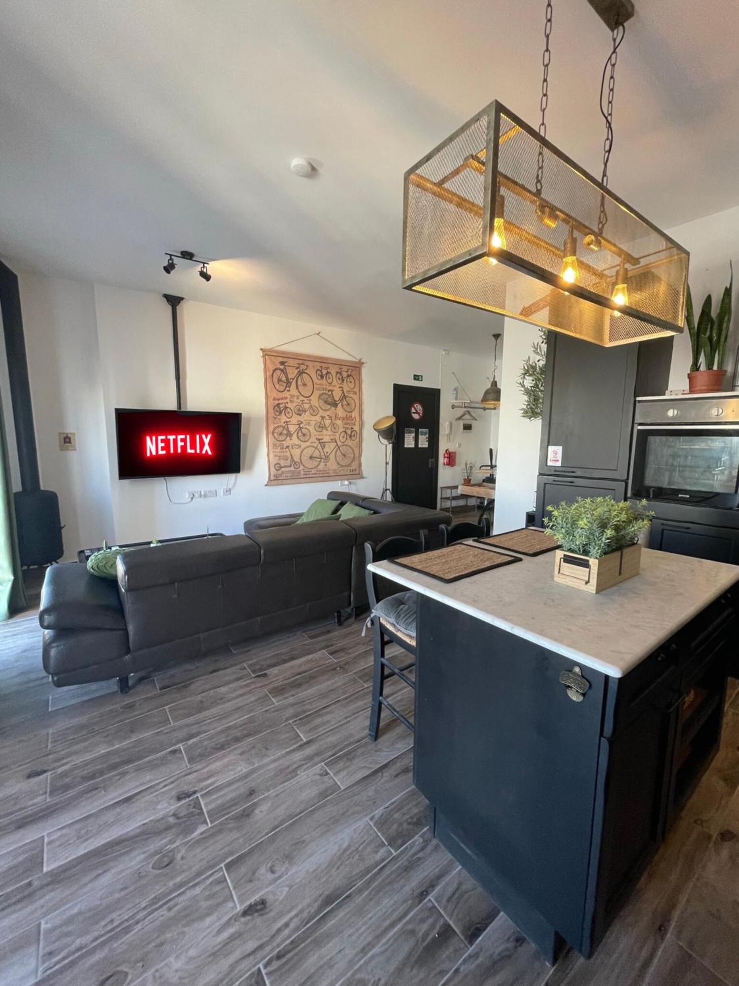 Industrial Charm Apt, Prime Location