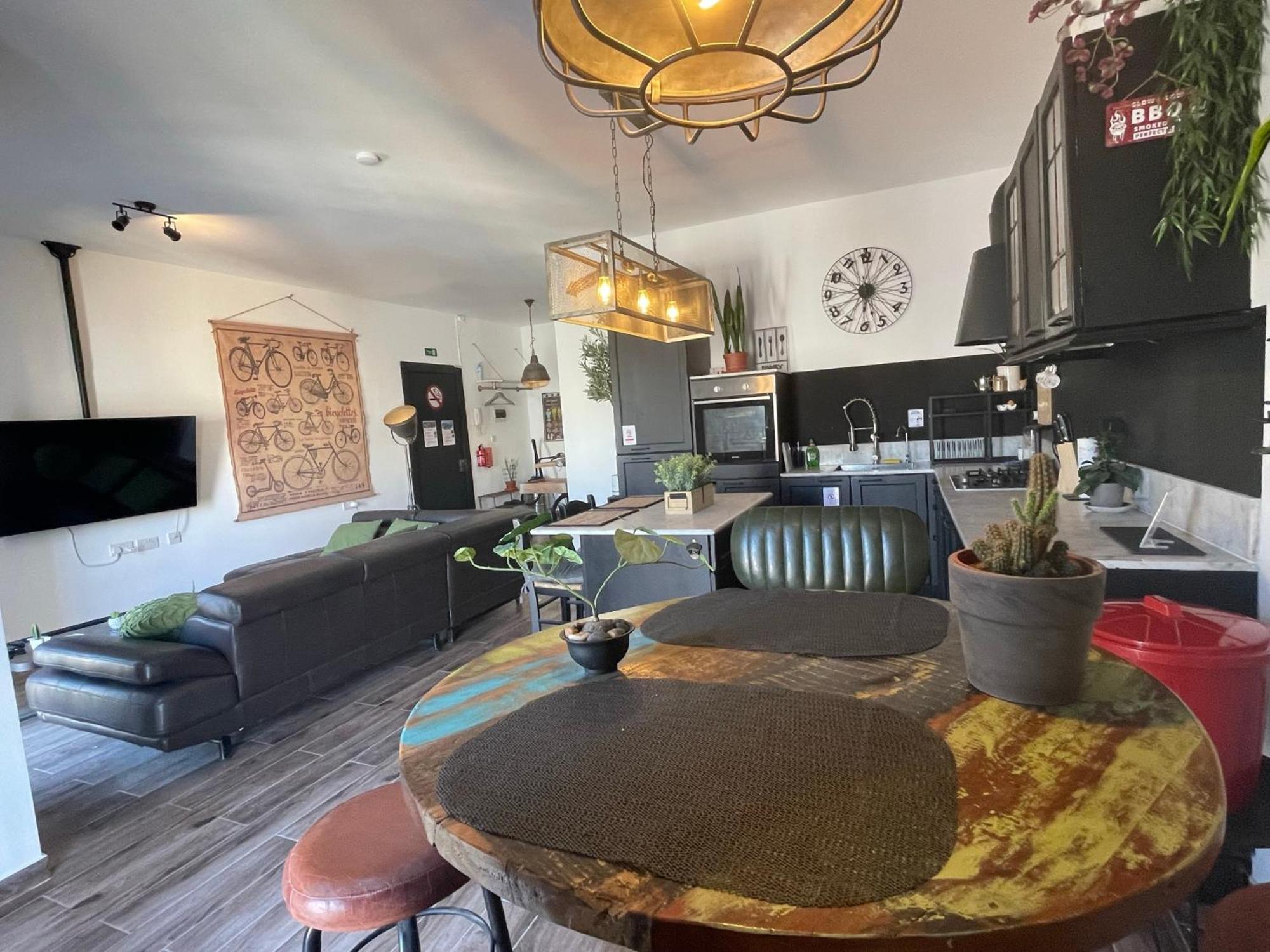 Apartamento Industrial Charm Apt, Prime Location