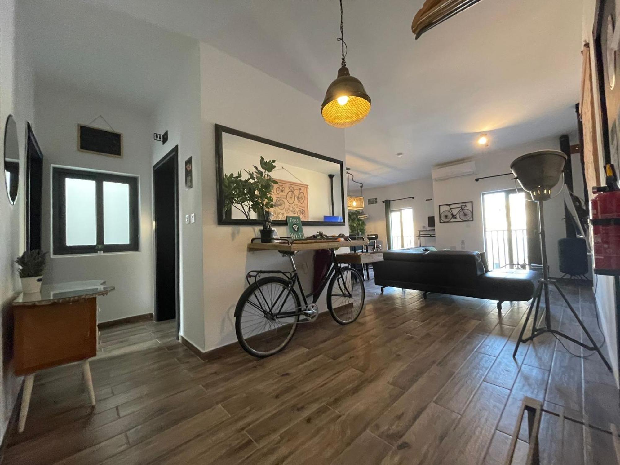Industrial Charm Apt, Prime Location St. Paul's Bay